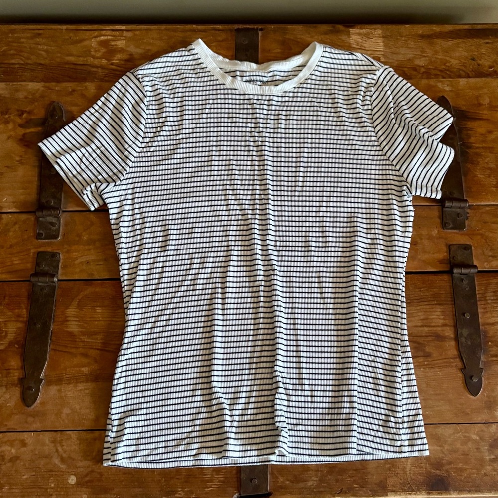 8 is great- Women Size Large - Picture 2 of 9